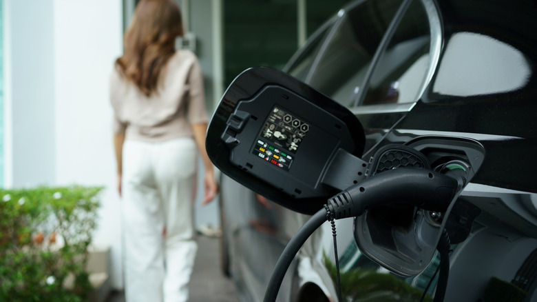JD Power finds EV owners aren't taking advantage of money-saving features