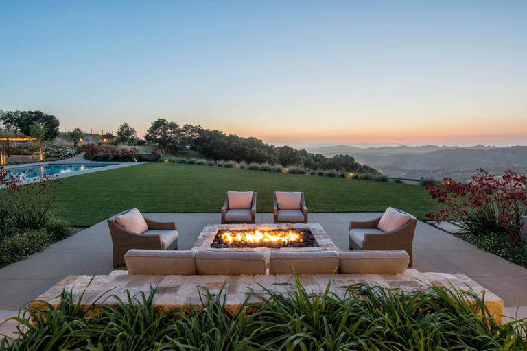 Former NFL linebacker Scott Fujita wants $9.995 million for his ...
