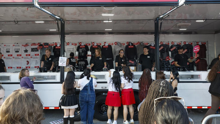 BTS fans sweat through long lines, show out in force for Tampa concert