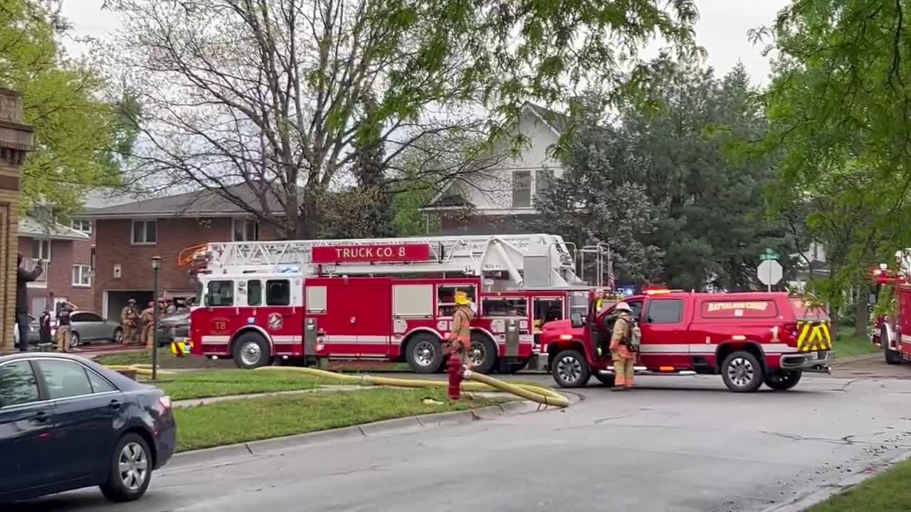 Firefighters respond to garage fire in central Lincoln