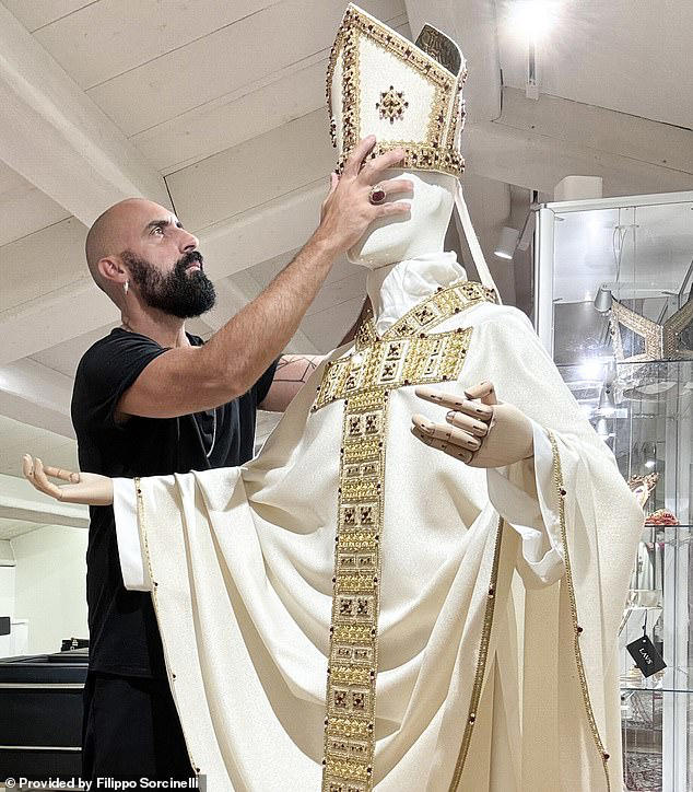 Pope Leo XIV's openly gay designer reveals what the pontiff's clothes ...