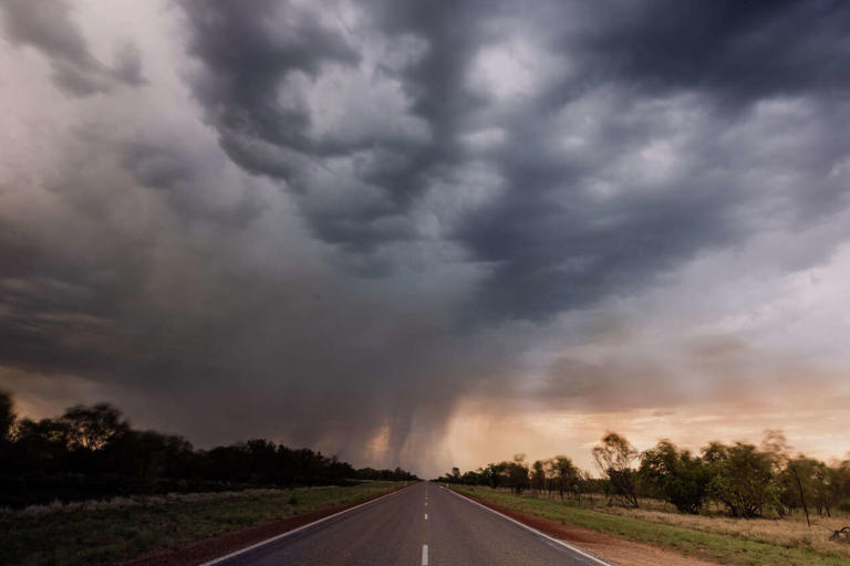 Cold front brings plummeting temperatures, thunderstorms to Texas