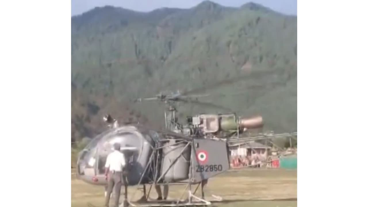 Himachal Pradesh: Two paragliders rescued after accident in Kangra