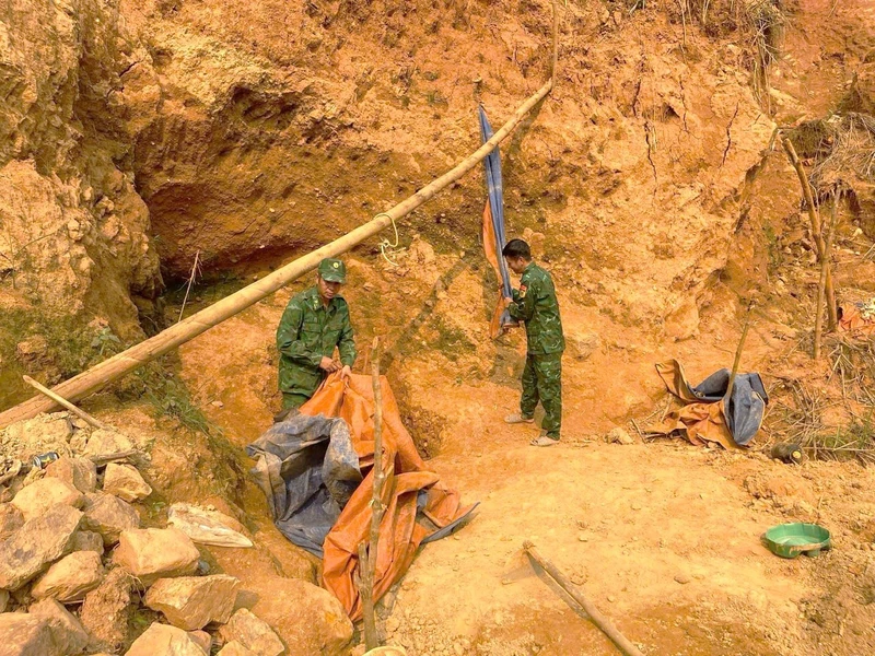 Truy quét 'điểm nóng' đào đãi vàng trái phép tại Huế