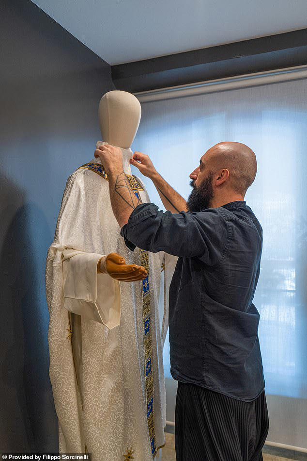 Pope Leo XIV's openly gay designer reveals what the pontiff's clothes ...