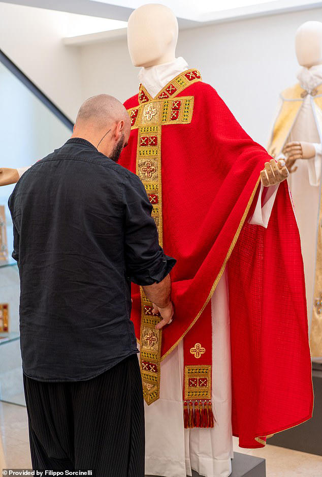 Pope Leo XIV's openly gay designer reveals what the pontiff's clothes ...