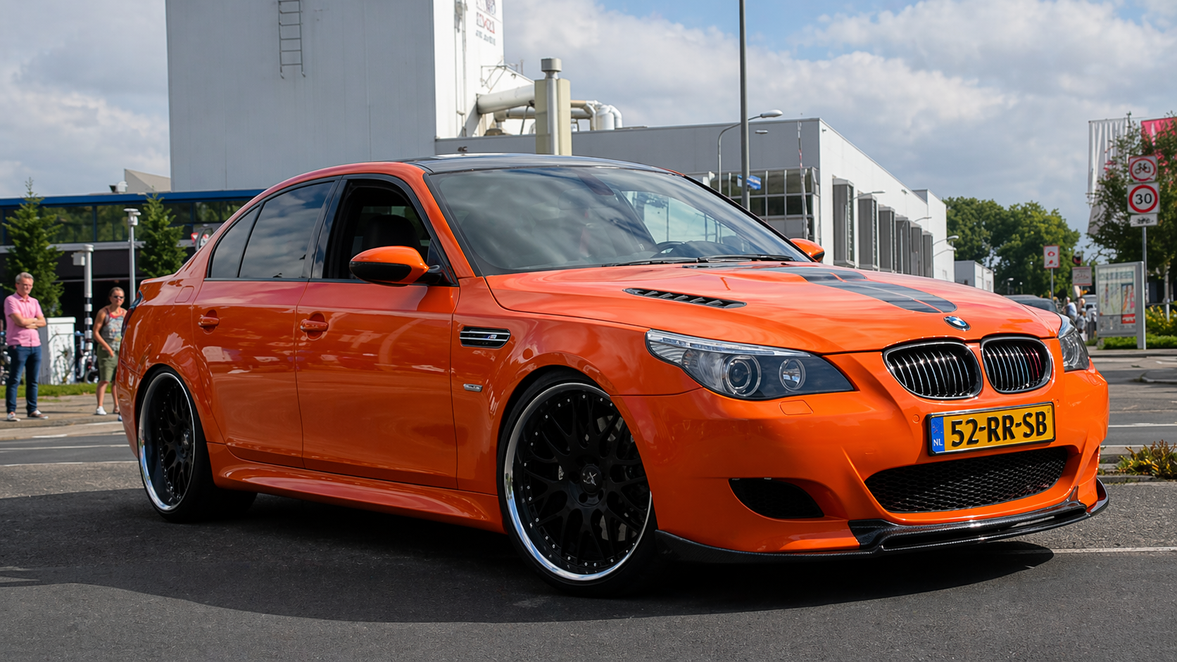 This is what a BMW V10 sounds like