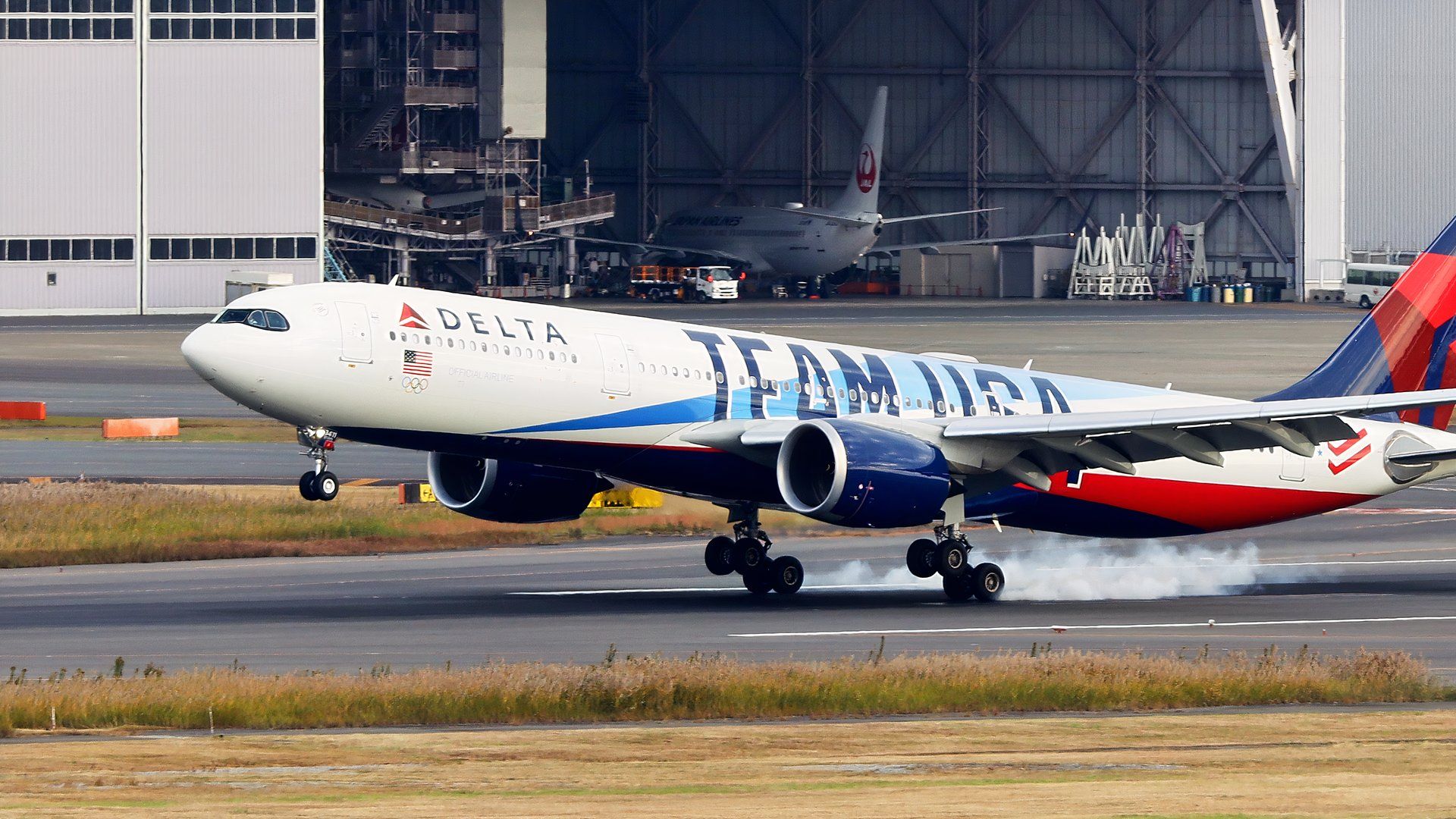 Legend: Delta Air Lines’ longest-tenured female pilot retires after 40 ...