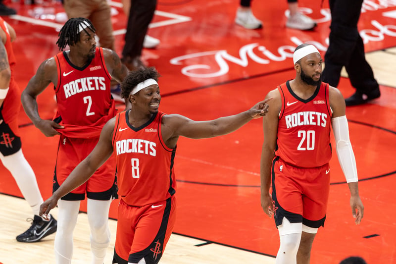 Rockets ganan y presionan la serie ante Lakers