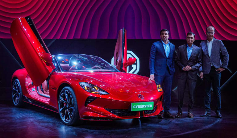 JSW Motors plans to open own showrooms before India car debut