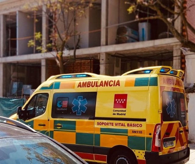 Muere un trabajador tras caer desde el tejado de una nave industrial en ...