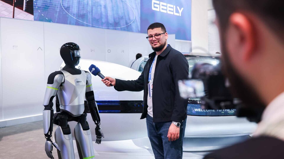 Tesla has another robotaxi competitor: Geely's EVA cab prototype ...