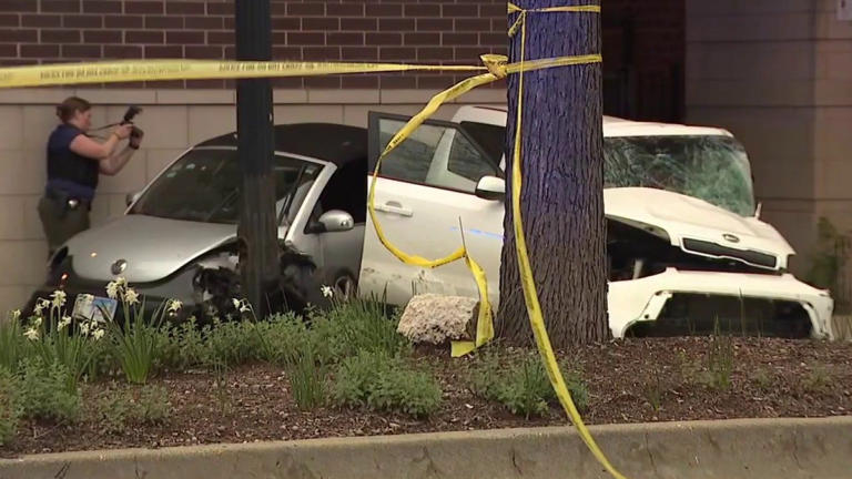 Driver flees scene of crash on Chicago’s NW Side that left 2 hurt ...