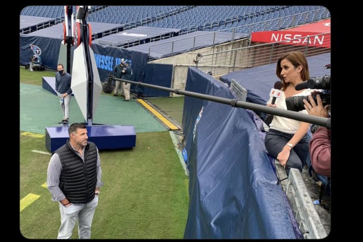 A viral ‘balcony romance’ photo is putting an NFL coach and reporter ...