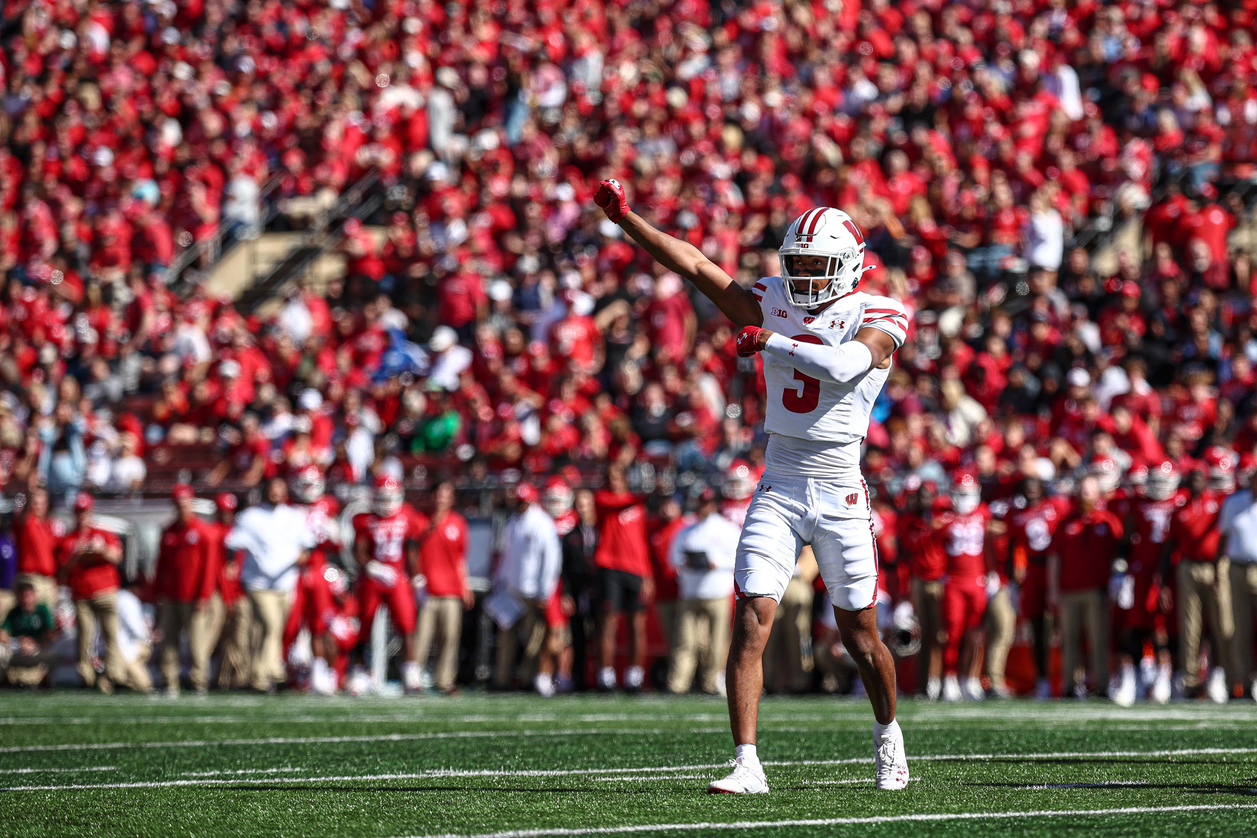 Wisconsin cornerback signs with NFL team despite missing 2025 season