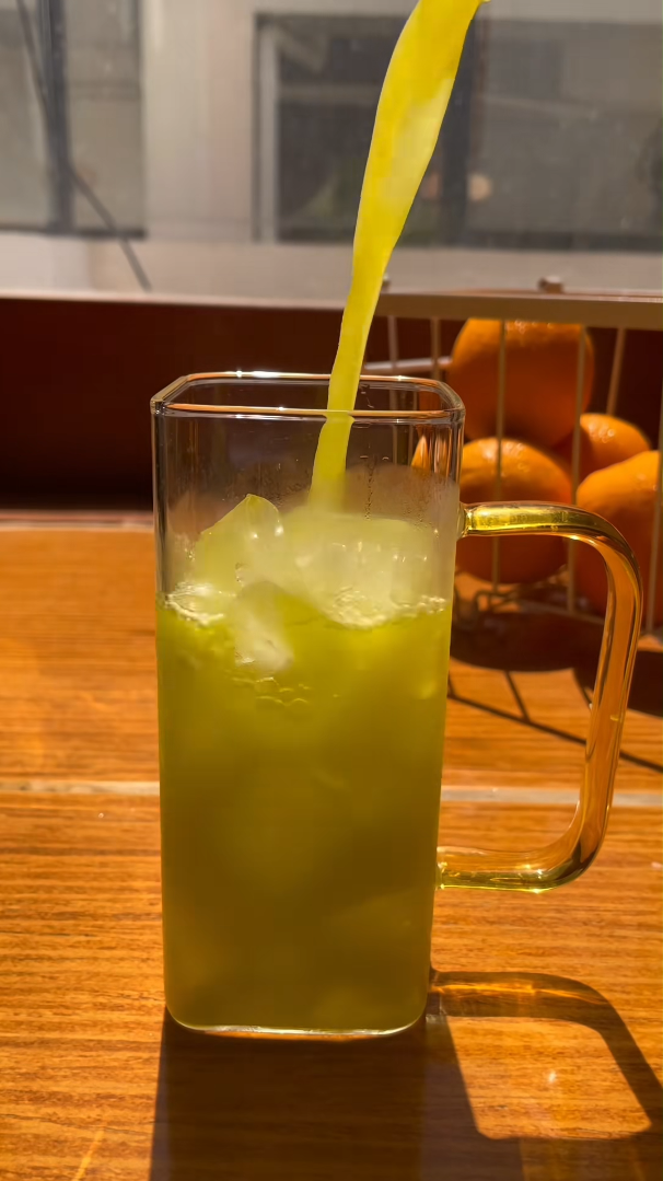 Keeping it fresh with homemade orange juice making