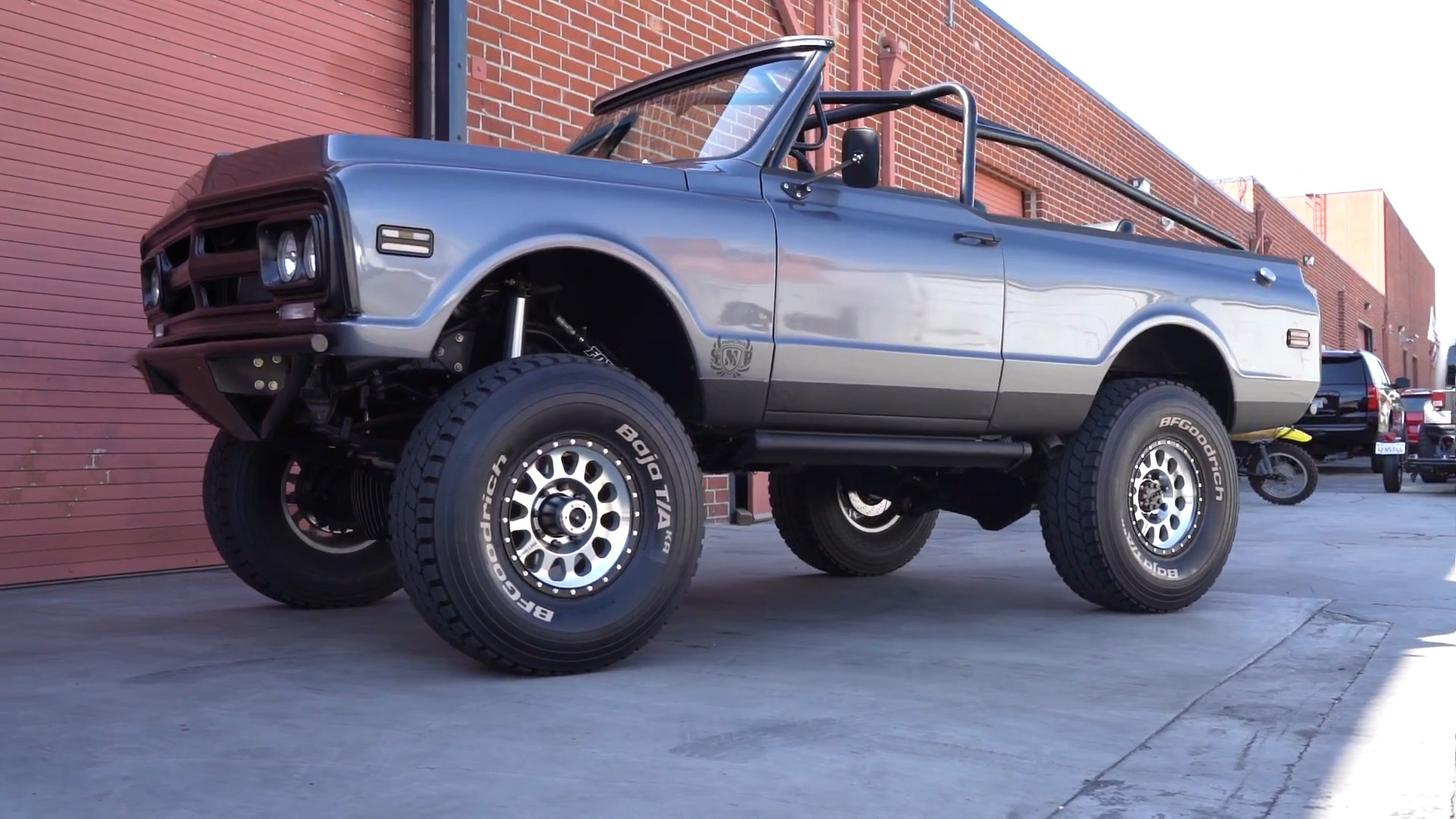 How extreme is this modified GMC Jimmy K5?