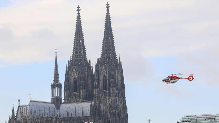 Hubschrauber Uber Rhein Heute