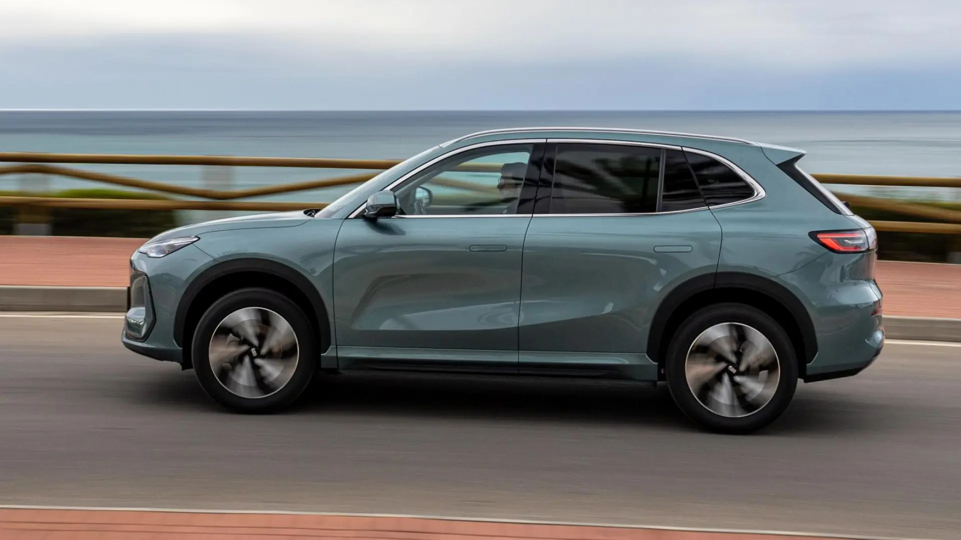 El Geely E5 es un nuevo SUV eléctrico que llega a España precedido por ...