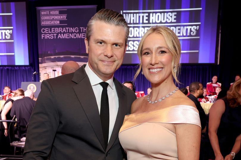 Pete Hegseth's wife roasted as White House Correspondents' Dinner dress ...