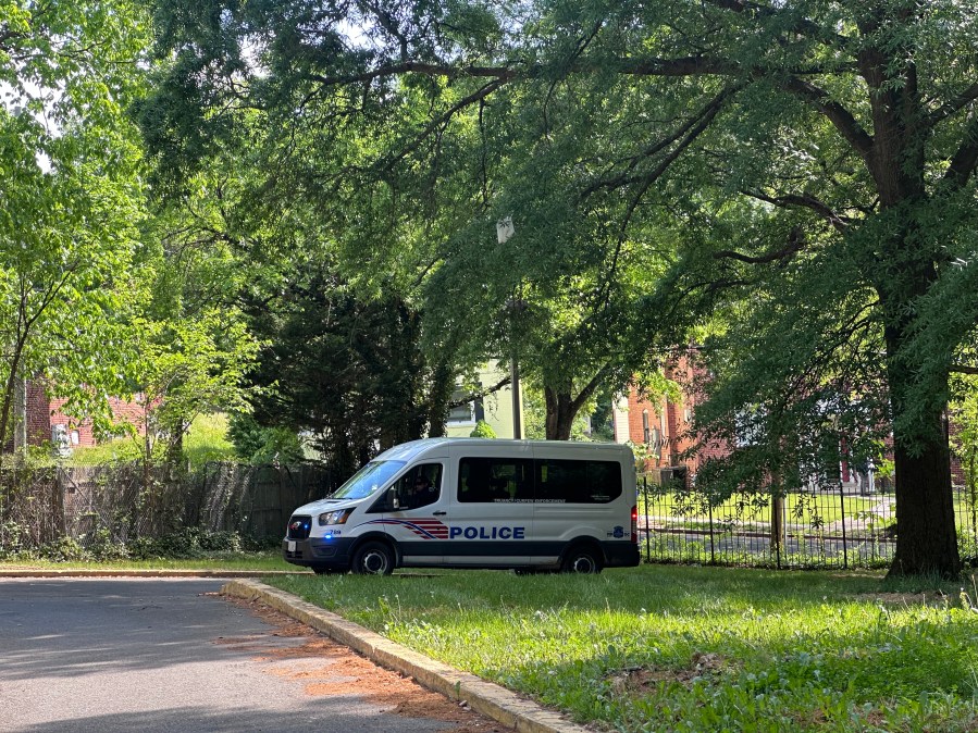 Man dies in hospital after shooting in Southeast DC