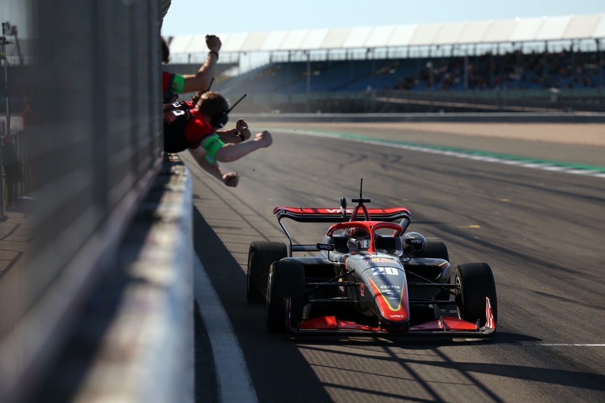 Bedrin's initial velocity guides him to early GB3 lead at Silverstone