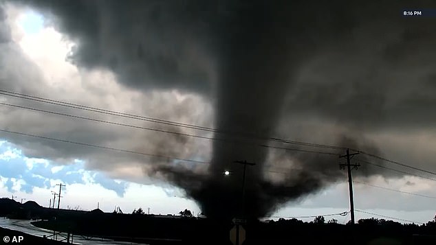 Tornado outbreak to strike 12 states across US heartland as millions ...