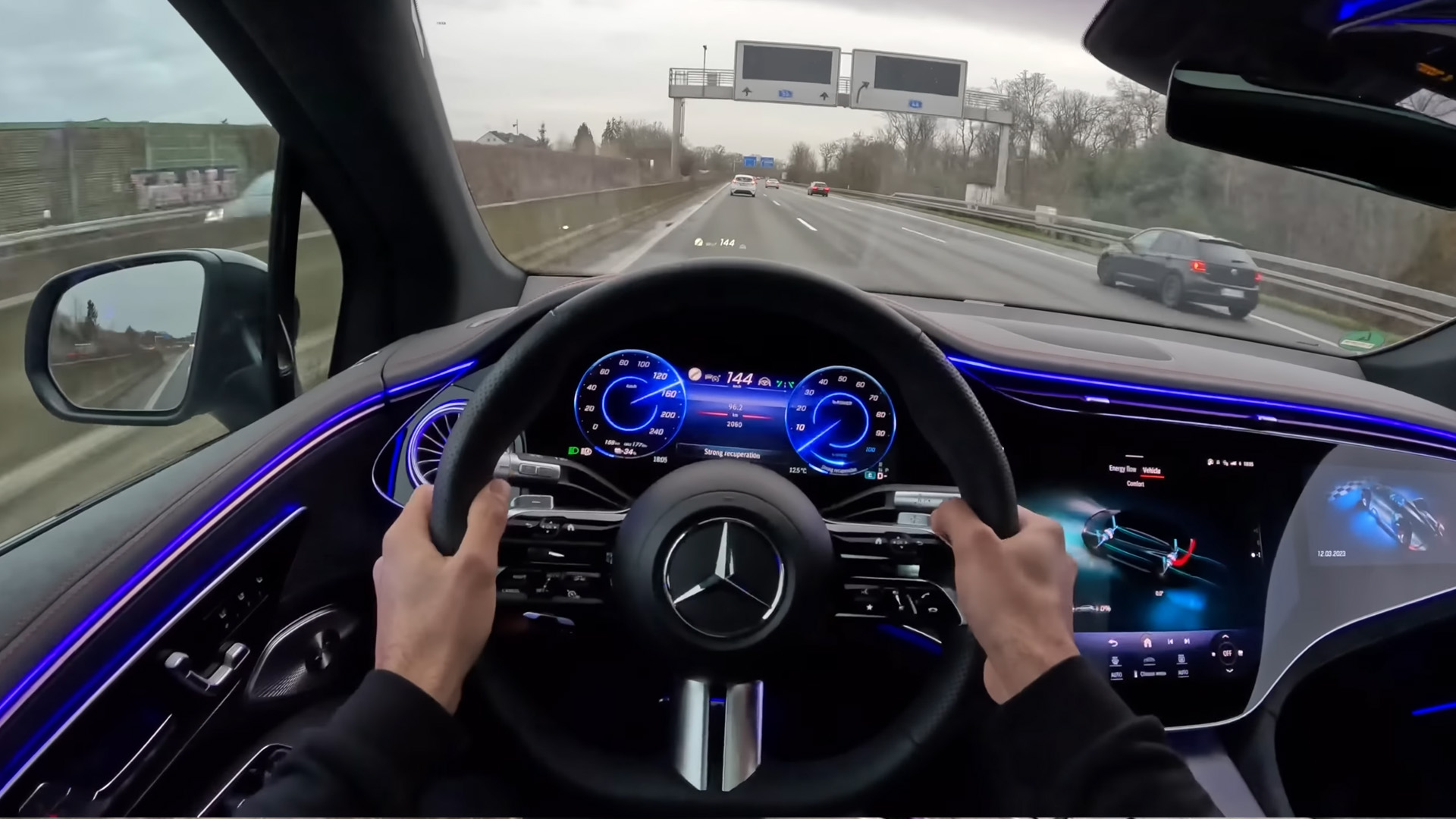 Mercedes EQS 580 full performance test on the Autobahn
