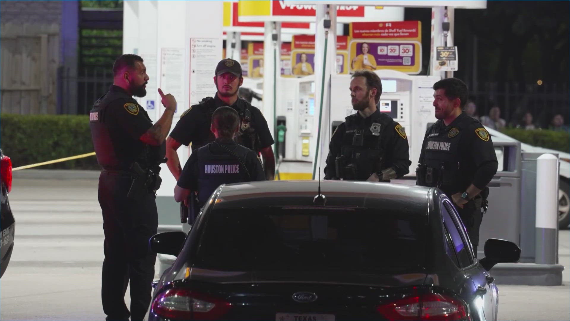1 dead, 1 hurt in southwest Houston gas station shooting