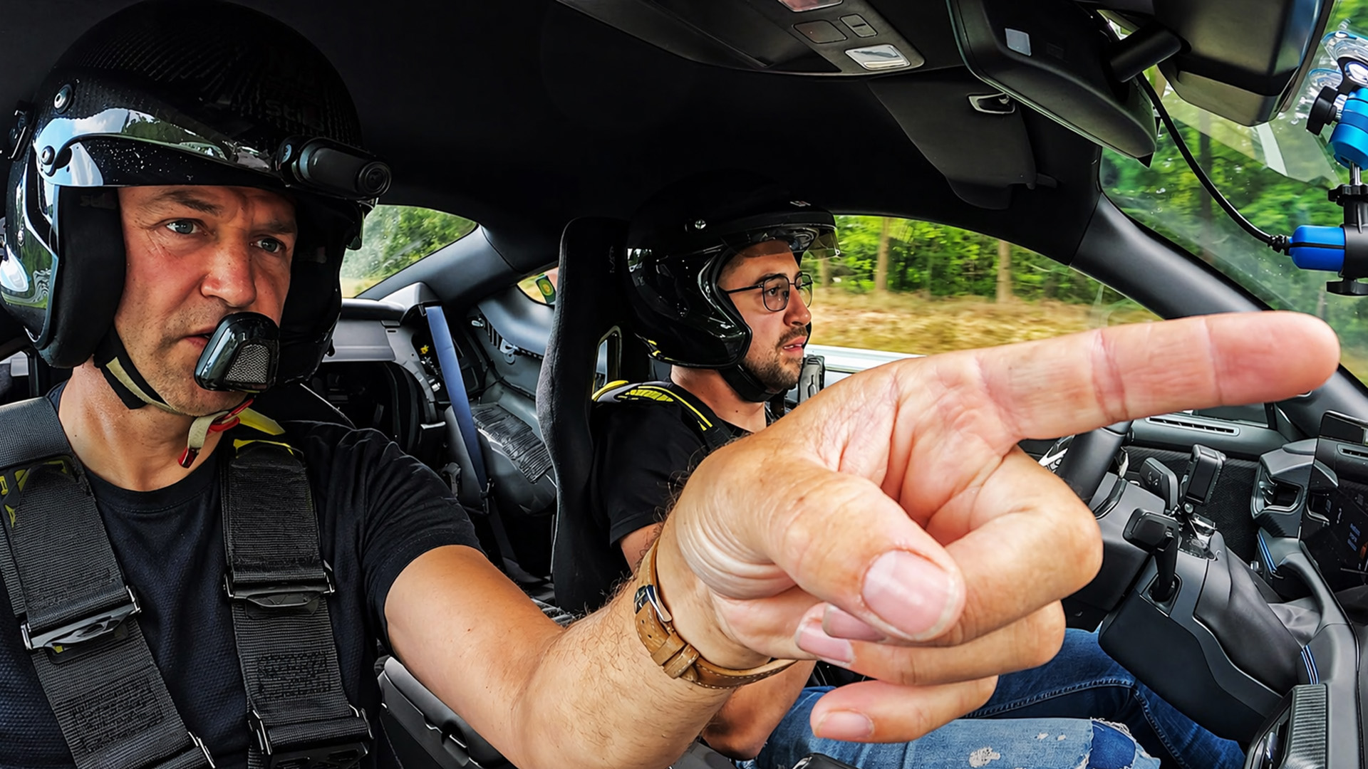Teaching my passenger how to drive fast on slippery track