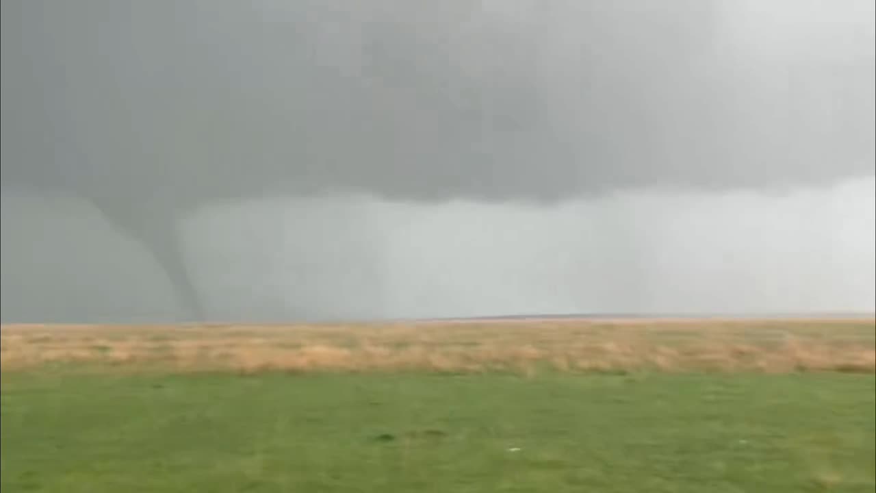 Twin tornadoes spin minutes apart in Oklahoma as cyclic supercell ...