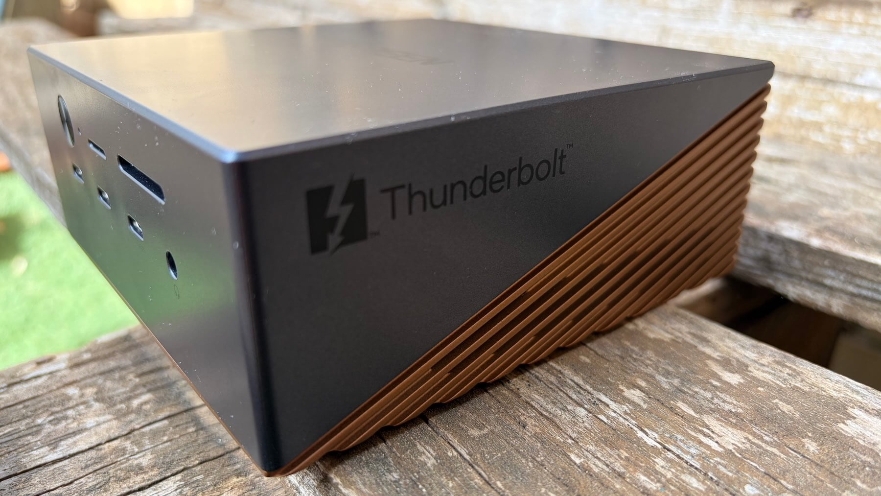 El UGREEN Maxidok 17 en 1 Thunderbolt 5 es el centro de control ...
