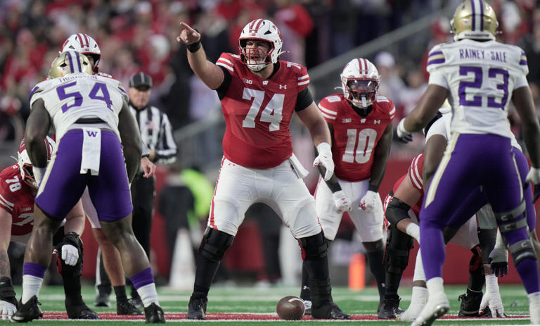 Wisconsin offensive lineman invited to Saints rookie minicamp