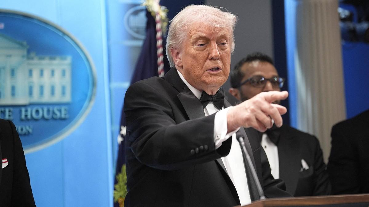 Donald Trump lashes out at 'horrible' CBS reporter for reading 'sick ...