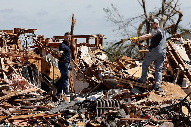 Tornado outbreak to strike 12 states across US heartland as millions ...