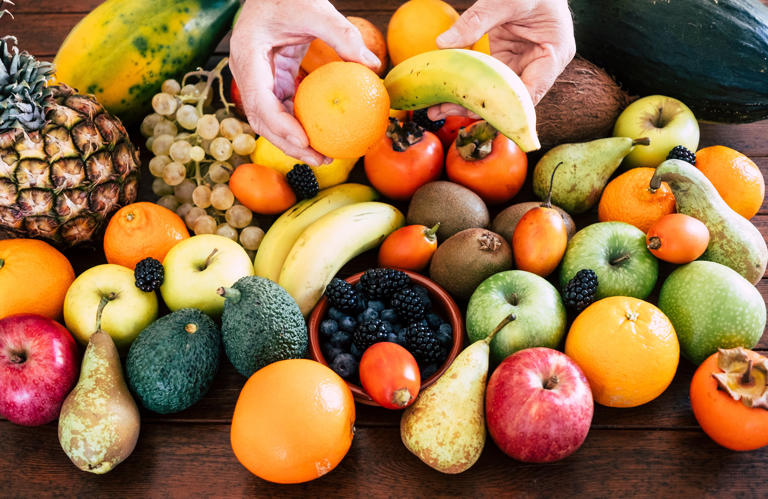 Expertos recomiendan incluir variedad de frutas para potenciar sus beneficios.