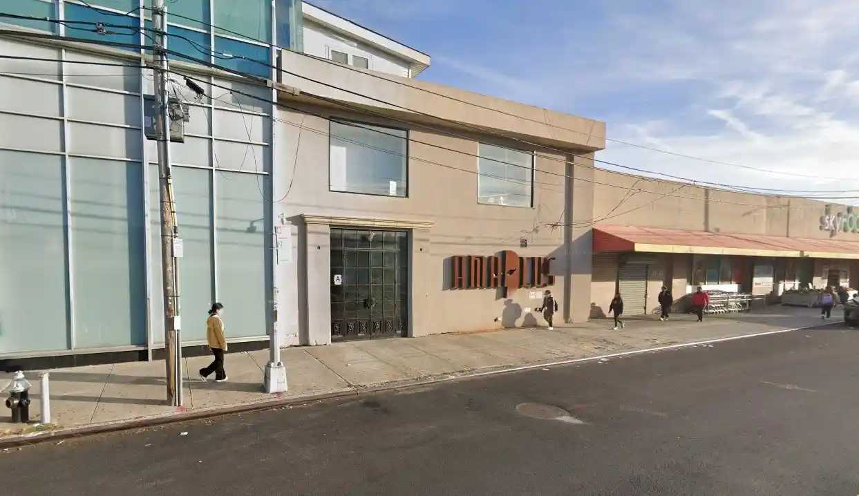 Gunman wanted for shooting four men inside notorious Elmhurst nightclub ...