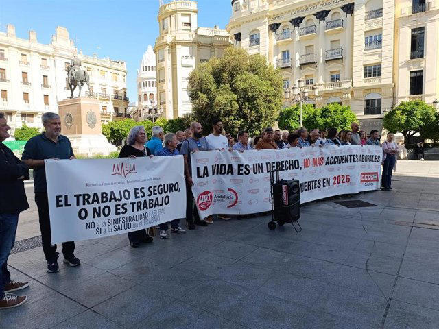UGT y CCOO exigen con una concentración una mejora de la ley de ...