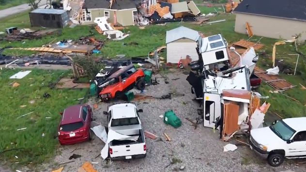 Weekend tornadoes leave 2 dead in Texas, destruction across Plains