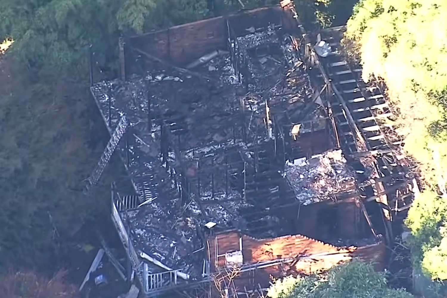 2 children die in house fire while their 4 siblings escape blaze on ...