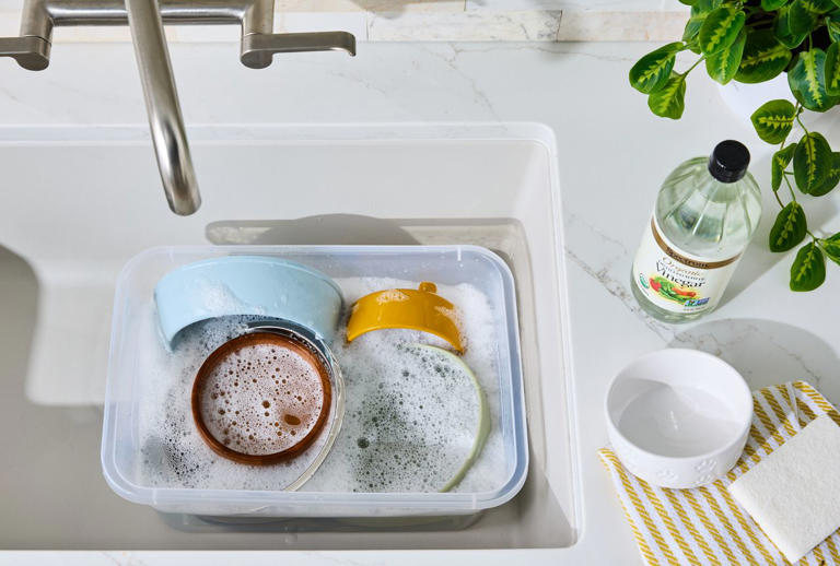 You've been washing your pet bowls wrong—cleaning pros say you should ...