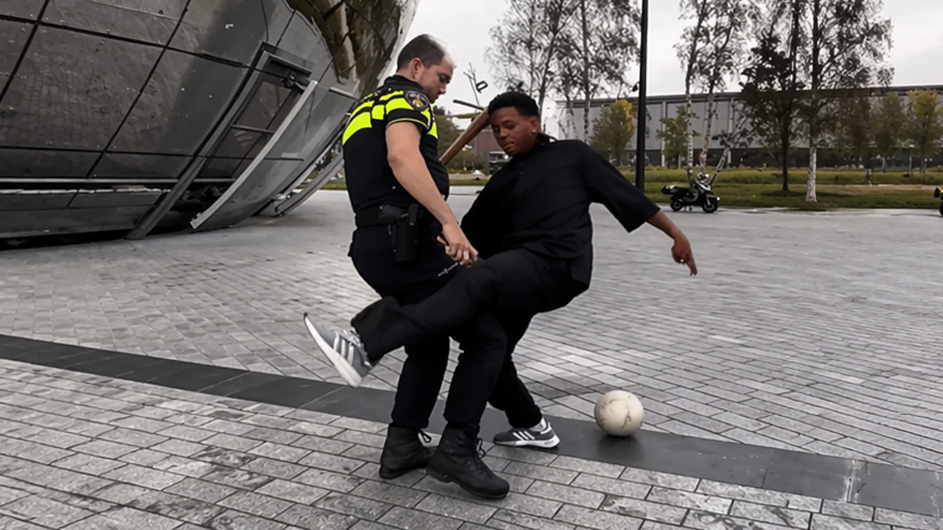 One smart move that fooled the police officer