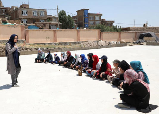 FILE PHOTO: Schoolgirls attend psychotherapy class at a school in Kabul, Afghanistan May 26, 2021. picture taken May 26, 2021. REUTERS/Stringer/File Photo