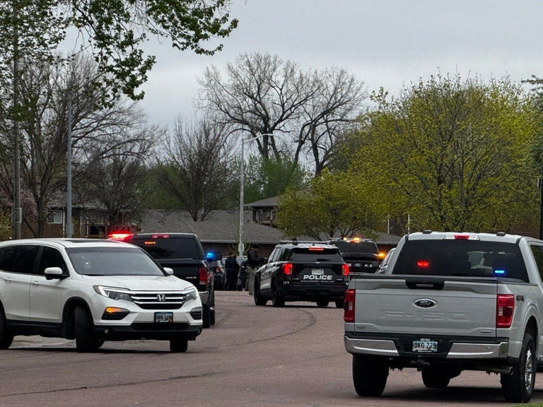 Sioux Falls officer stable after shooting at business off 12th Street