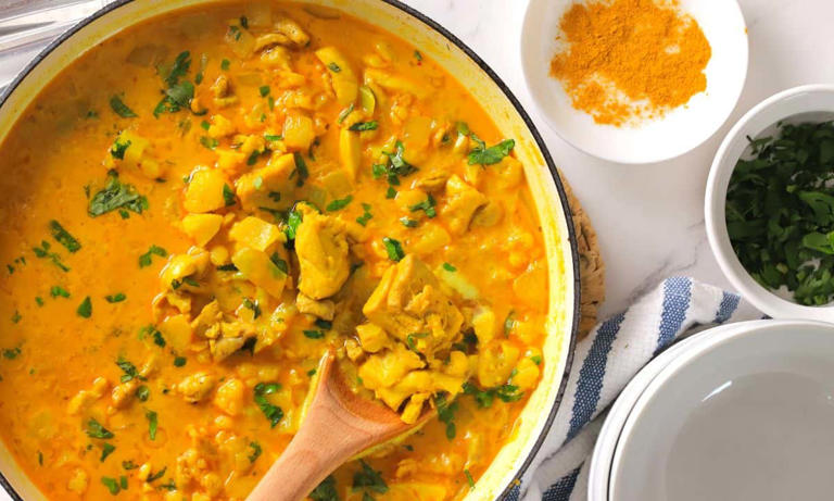 Easy low carb Thai red curry chicken
