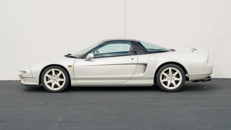 1993 Honda NSX-R at $120,000 with 10 days left on BaT, just 77k miles ...