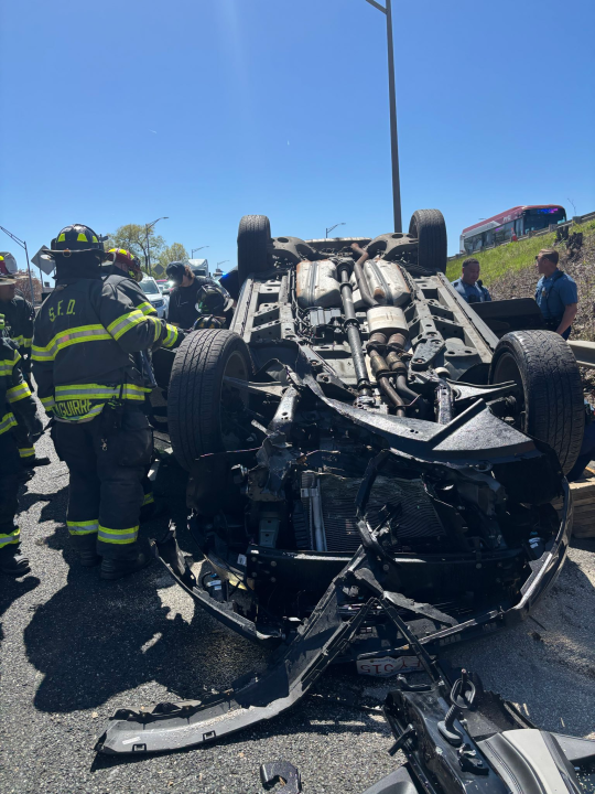 Driver hospitalized after rollover crash on I-291 in Springfield