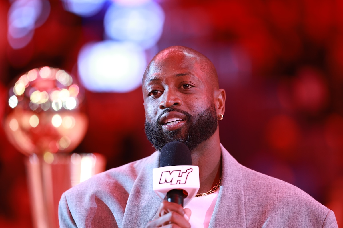 Dwyane Wade sends strong message on Devin Booker criticizing NBA refs