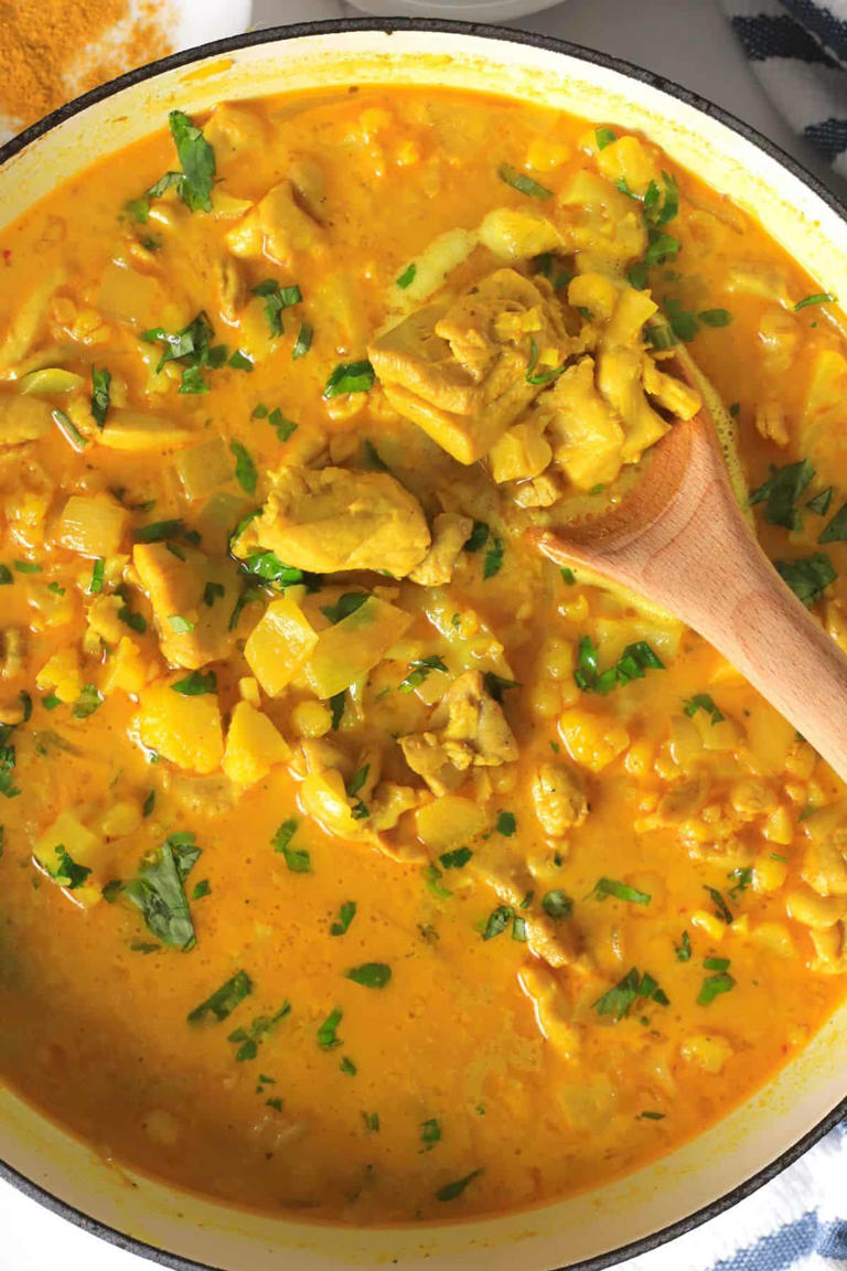 Easy low carb Thai red curry chicken