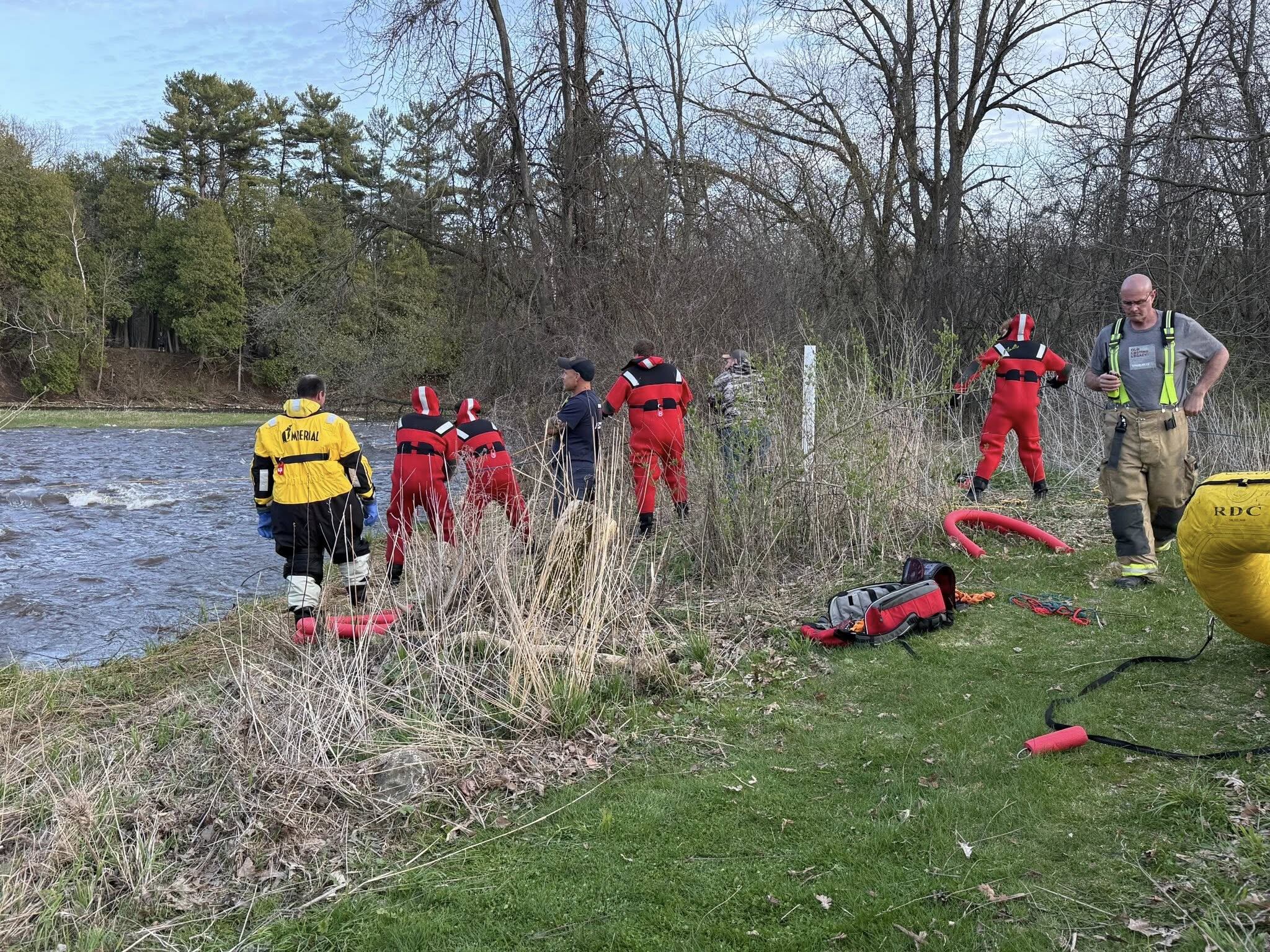 Three kayakers rescued from Manitowoc River island after capsizing